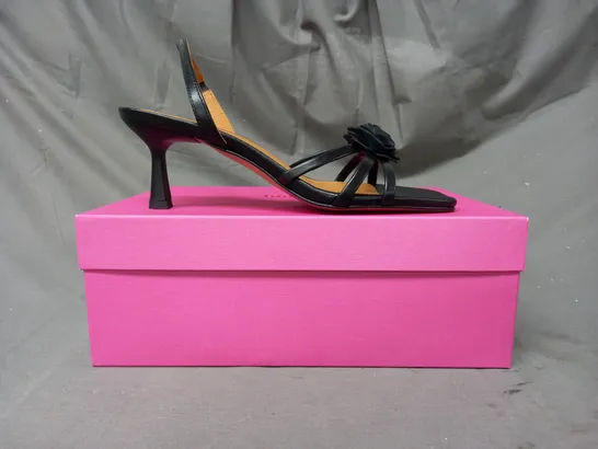 BOXED PAIR OF BOBBIES JUNY BREEZE OPEN TOE MID HEEL SHOES IN BLACK EU SIZE 39