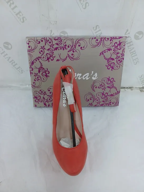 APPROXIMATELY 10 PAIRS OF BOXED CLARAS ROJO HEELS IN VARIOUS SIZES 