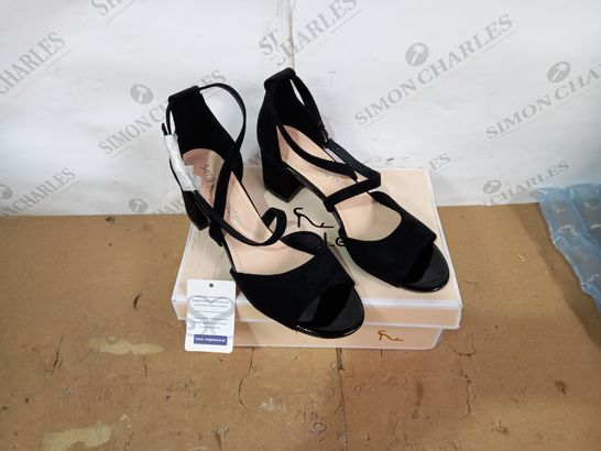 BOXED PAIR OF SERGIO LEANE BLACK HIGH HEELS SIZE 39