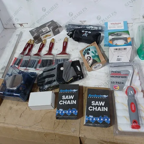 ASSORTED ITEMS TO INCLUDE: MICROFIBRE ROLLERS, SAW CHAINS, DOUGH SCRAPER, SET OF PAINTBRUSHES ETC 