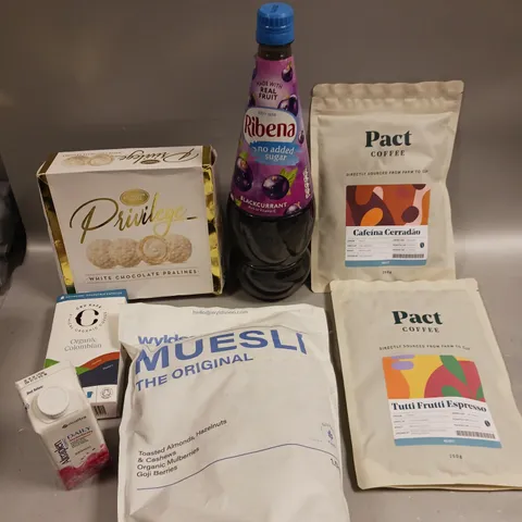 APPROXIMATELY 10 ASSORTED FOOD/DRINK PRODUCTS TO INCLUDE PACT COFFEE, WYLDSSON MUESLI, PRIVILEGE PRALINES ETC 