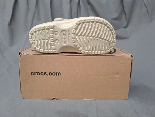 BOXED PAIR OF CROCS CLASSIC CLOGS IN BONE UK SIZE M4/W5