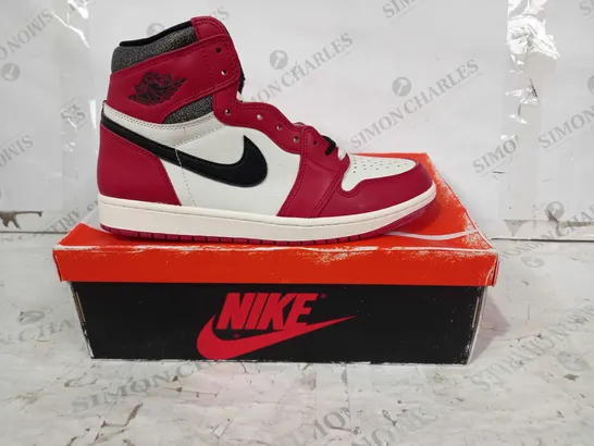 BOXED PAIR OF NIKE AIR JORDAN 1 RETRO SHOES IN RED/WHITE/BLACK UK SIZE 9