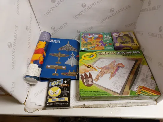 LOT OF ASSORTED TOYS AND GAMES TO INCLUDE MAGIC TRICKS SET, BOBBLE CLASSIC, AND LIGHT UP TRACING PAPER ETC. 