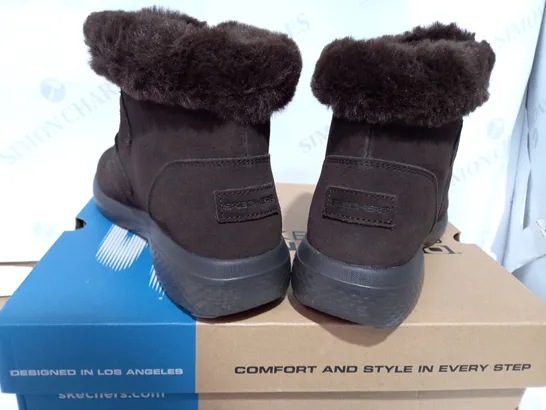 BOXED PAIR OF SKECHERS CHOCOLATE WINTER BOOTS - SIZE 5.5