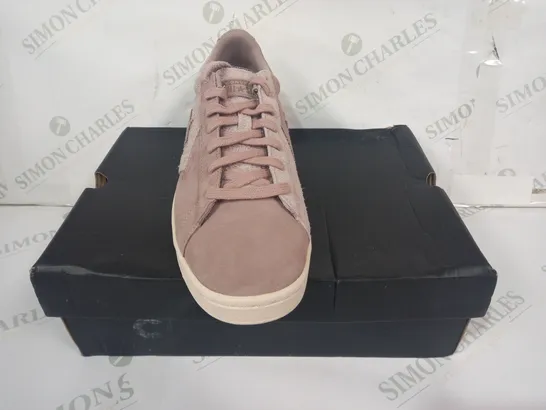 BOXED PAIR OF CONVERSE SHOES IN PINK UK SIZE 9