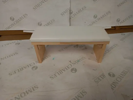 SMALL PADDED BENCH IN WHITE 