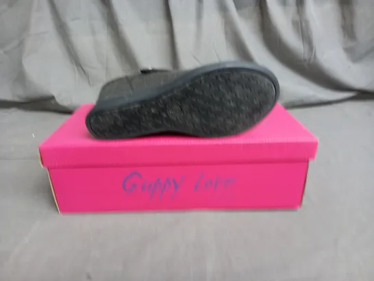 BOX OF APPROXIMATELY 6 PAIRS OF GUPPY LOVE OPEN TOP VELCRO WEDGE SHOE SIZE 5.5