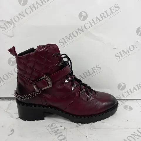 PAIR OF MODA IN PELLE ARNIE LACE UP BOOTS IN MAROON SIZE 5