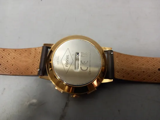 BOXED FOSSIL WATCH IN ROSE GOLD EFFECT W. BROWN LEATHER STRAPS