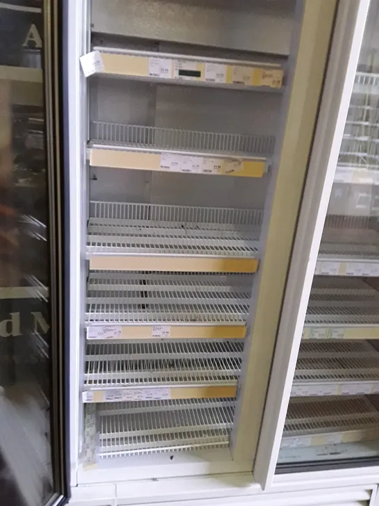 LOWE COMMERCIAL UPRIGHT DOUBLE DOOR DISPLAY FRIDGE