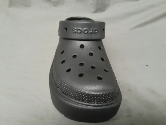 PAIR OF CROCS STOMP CLOGS IN BLACK UK SIZE M4/W5