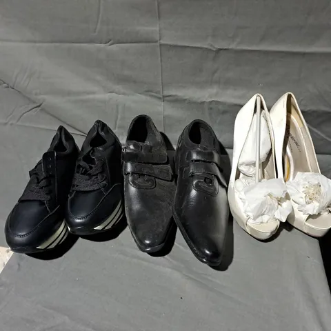 APPROXIMATELY 6 PAIRS OF ASSORTED SHOES TO INCLUDE FORMAL SHOES, TRAINERS, HEELS IN VARIOUS SIZES 