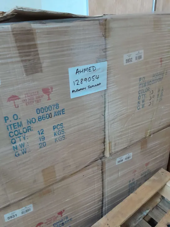 PALLET OF APPROXIMATELY 20 ASSORTED LIGHTING ITEMS TO INCLUDE - EMCOLITE TRIMLESS DOWN LIGHT , EMCOLITE ARDL4 4 LIGHT DOWNLIGHT , EMCOLITE FLOOD LIGHT ETC - COLLECTION ONLY