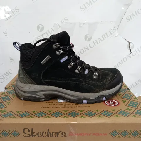 BOXED PAIR OF SKECHERS WATERPROOF BOOTS IN BLACK, UK SIZE 5