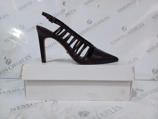 BOXED PAIR OF REISS DAPHNE SLINGBACK HEELS IN POMEGRANATE SIZE 6