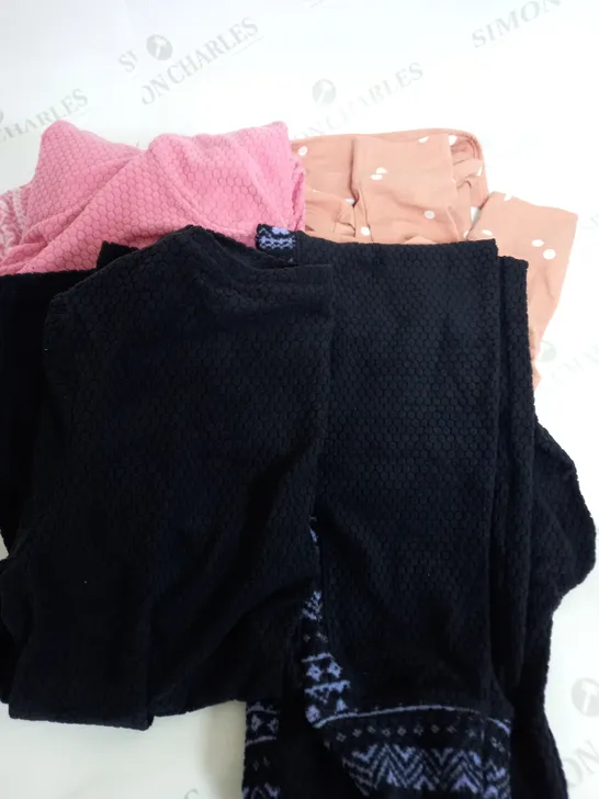 BOX OF APPROX 20 ASSORTED CLOTHING ITEMS TO INCLUDE - JUMPERS - TOPS - TROUSERS