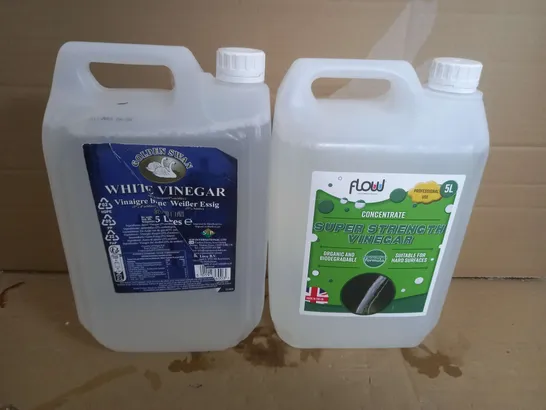 LOT OF 4 CLEANING PRODUCTS  TO INCLUDE - WHITE VINEGAR X2 - SUPER STRENGTH VINEGAR X2 / COLLECTION ONLY 