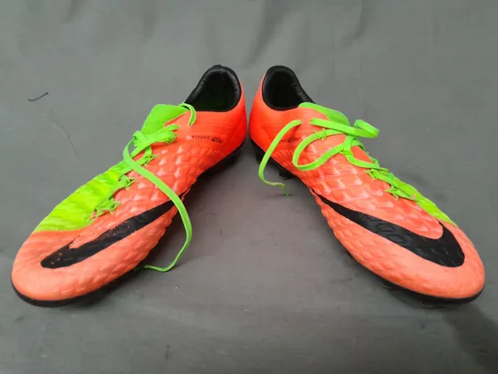 PAIR OF NIKE HYPERVENOM FLYKNIT FOOTBALL BOOTS IN GREEN/ORANGE UK SIZE 8.5