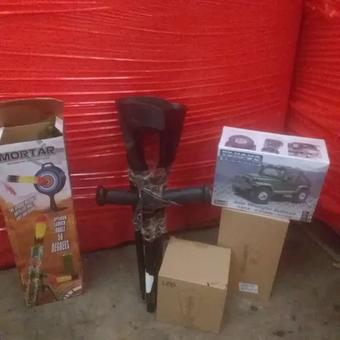 PALLET OF ASSORTED ITEMS INCLUDING LED BULB, WATERBOTTLE, JEEP TOY CAR, LAUNCHER