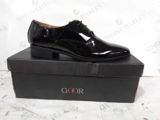 BOXED PAIR OF GOOR LEATHER LACE UP SHOES IN GLOSSY BLACK SIZE 3