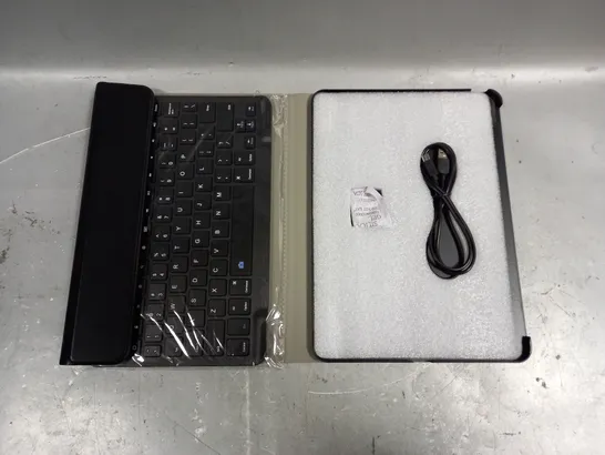 BLUETOOTH TABLET KEYBOARD CASE IN BLACK 