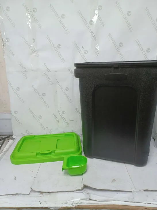 PET FOOD CONTAINER 30L IN GREEN 