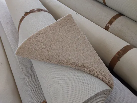 ROLL OF QUALITY DIMENSIONS DIM PLAINS CARPET // SIZE: APPROX. 1.53 X 4m