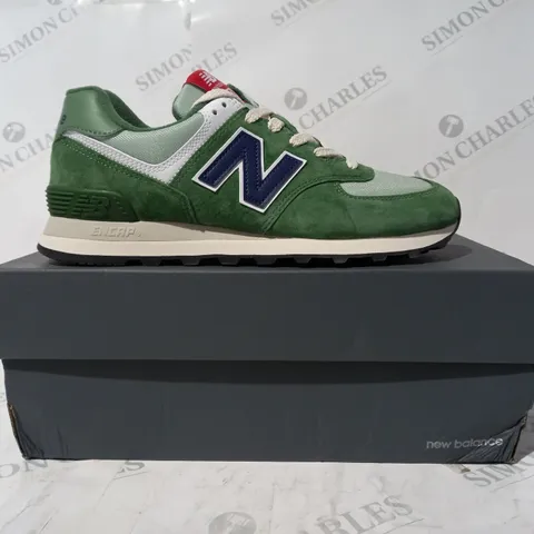 BOXED PAIR OF NEW BALANCE TRAINERS IN GREEN UK SIZE 8