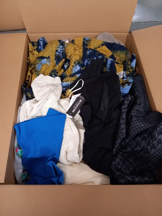 BOX OF APPROX 35 ASSORTED CLOTHING ITEMS TO INCLUDE - DRESSES, T-SHIRTS AND TROUSERS