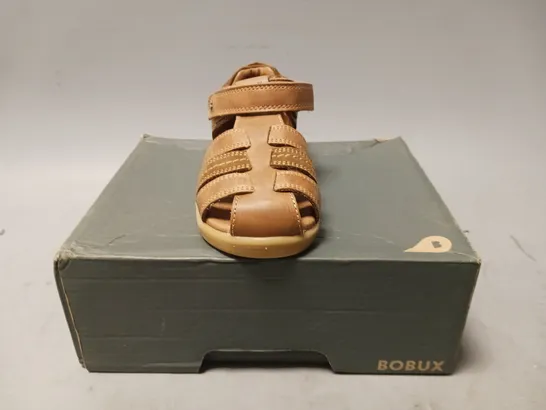 BOXED PAIR OF BOBUX KIDS SANDALS IN CARAMEL EU SIZE 26