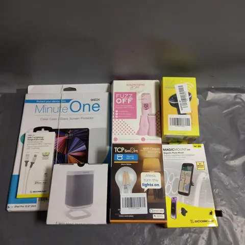 BOX OF APPROXIMATELY 15 ELECTRICAL ITEMS TO INCLUDE MAGNITUDE LONDON 3-IN-1 RECHARGABLE PRECISION HAIR TRIMMER, PHILIPS LIGHT BULB TWIN PACK, SCOSCHE MAGNETIC PHONE MOUNT ETC
