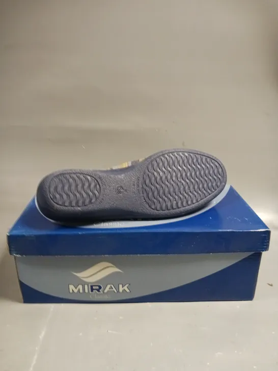 BOXED PAIR OF MIRAK CLASSIC OPEN TOE SLIP ON SANDLES IN BLUE - SIZE 5