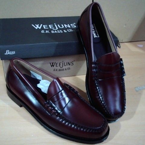 BOXED PAIR OF G.H. BASS & CVO. WEEJUNS HAND SEWN LOAFERS BURGANDY SIZE 9