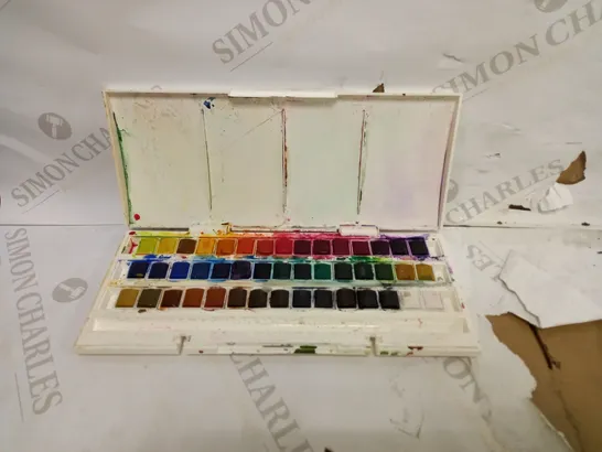 WINSOR & NEWTON WATER COLOUR PAINTS