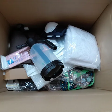 BOXED LOT OF APPROX. 25 HOUSEHOLD ITEMS. TO INCLUDE KITCHENWARE