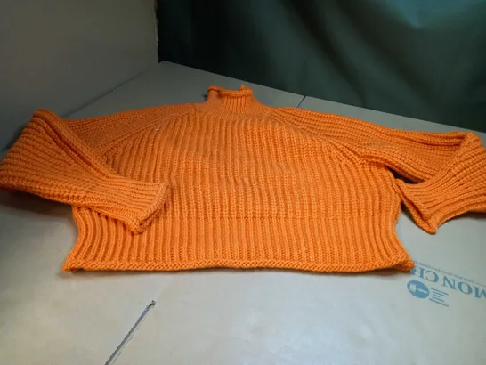 H&M VIBRANT ORANGE KNITTED JUMPER - LARGE