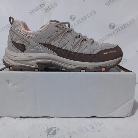 BOXED PAIR OF SKECHERS TREGO WATERPROOF HIKING BOOTS IN TAUPE - SIZE 6