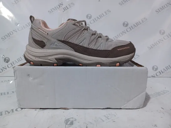 BOXED PAIR OF SKECHERS TREGO WATERPROOF HIKING BOOTS IN TAUPE - SIZE 6