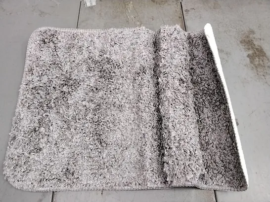 BRAND NEW GILDER BATH MAT IN GREY - SIZE 40CM X 55CM