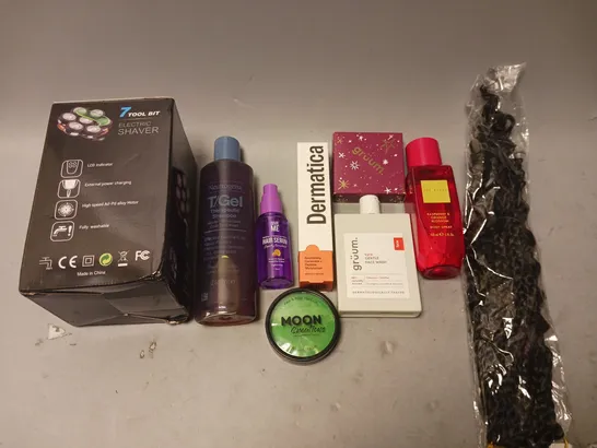 BOX OF APPROXIMATELY 20 COSMETIC ITEMS TO INCLUDE - BEDTIME BATH, LOTION, CONDITIONER, AND K RESISTANCE ETC. 