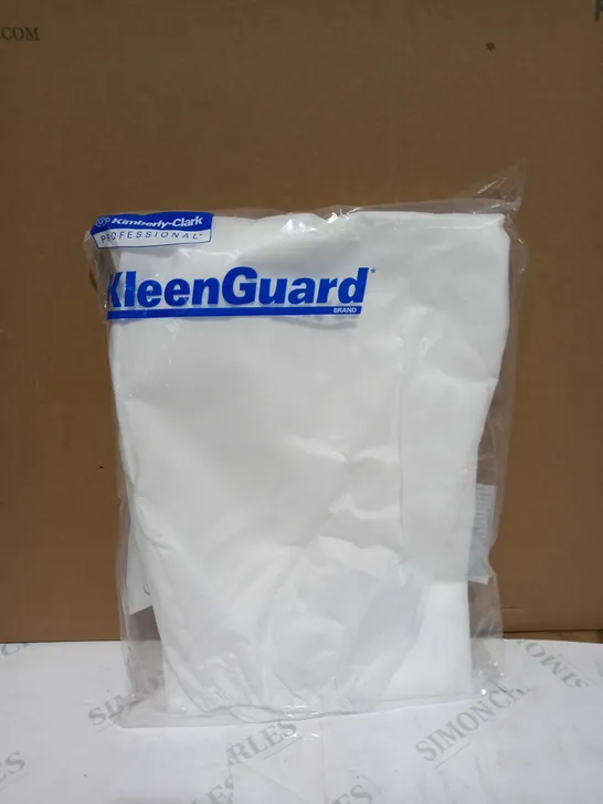 BOX OF APPROXIMATELY 15 BRAND NEW KLEENGUARD BREATHABLE SPLASH & PARTICLE PROTECTION TROUSERS - XL