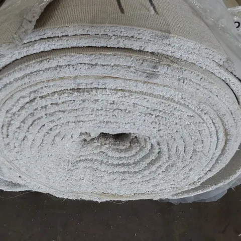 ROLL OF QUALITY ULTIMATE IMPRESSIONS SILKEN CARPET APPROXIMATELY 15.6M × 5M× 