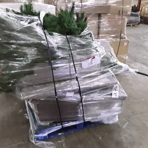 PALLET CONTAINING ASSORTED RATTAN FURNITURE PARTS & XMAS TREE 