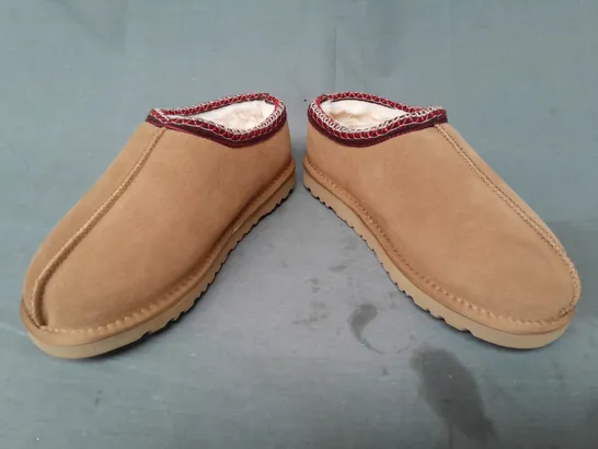 BOXED PAIR OF UGG SHOES IN CHESTNUT UK SIZE 6