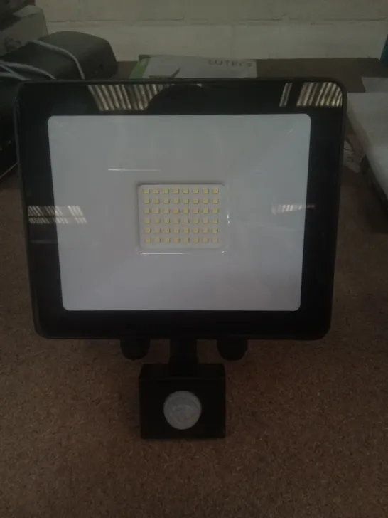 LUTEC MOTION SENSOR LIGHT