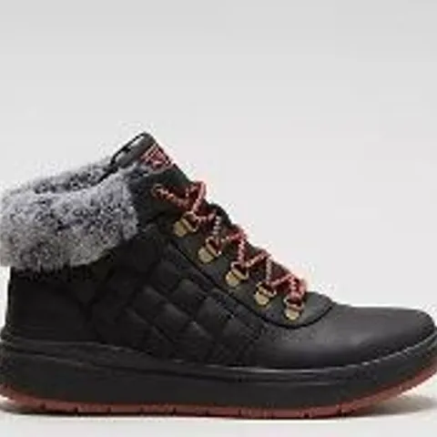 SKECHERS BOBS SKIPPER WAVE DIAMOND QUILTS BOOT BLACK SIZE 4