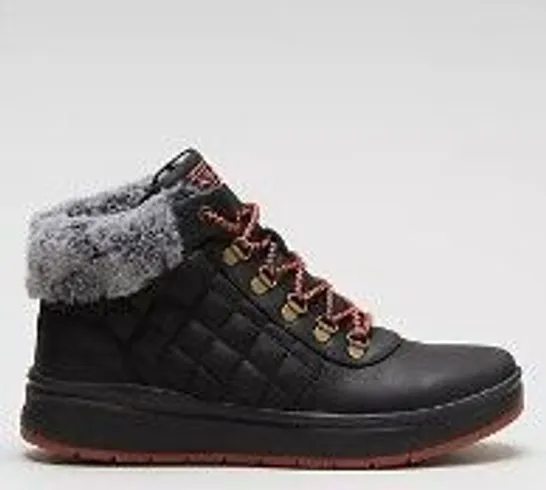 SKECHERS BOBS SKIPPER WAVE DIAMOND QUILTS BOOT BLACK SIZE 4