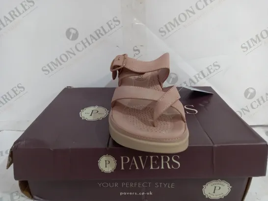 BOXED PAVERS PLATFORM OPEN TOE SANDAL - SIZE 4