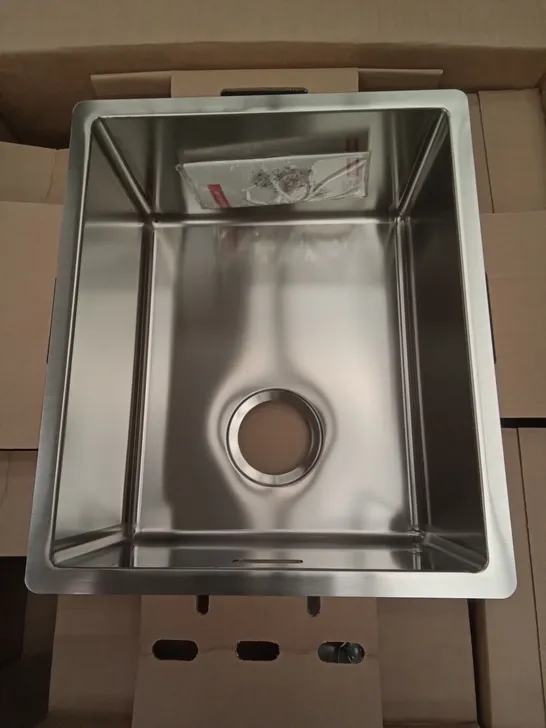 BOXED 430 X 380MM FRANKE 1 BOWL SINK - CHROME